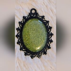 Elegant Black and Green Pendant Necklace